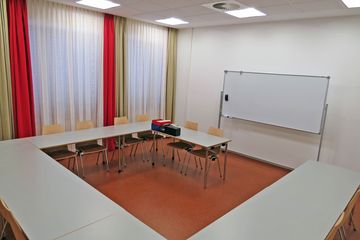 Der Seminarraum der Volkshochschule Traiskirchen.