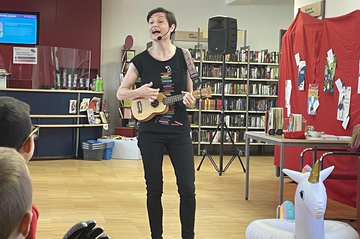 Lena Raubaum in der Stadtbibliothek