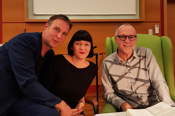 Bgm. Andreas Babler, GR*in Karin Blum und Bestseller Autor Daniel Glattauer.