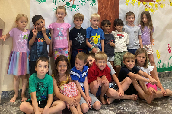 Kinder beim Schlosskindergarten in Tribuswinkel