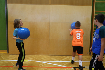 Kinder beim Sportfest der Neuen Mittelschule
