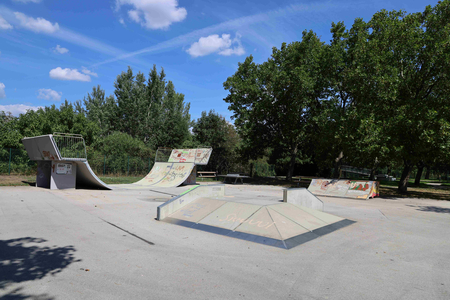 Skatepark mit toller Rampenvielfalt für verschiedene Schwierigkeitsgrade