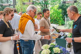 Besucher:innen bei WEIN:GENUSS in Traiskirchen