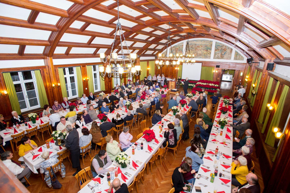 Die Teilnehmer des Blumenschmuckwettbewerbes im Kammgarnsaal Möllersdorf.