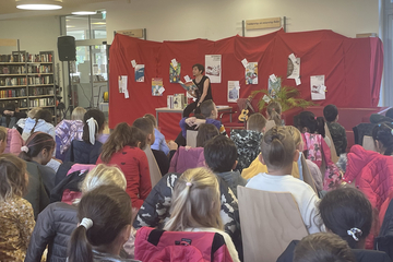 Lena Raubaum in der Stadtbibliothek