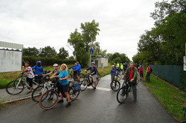 Teilnehmer:innen mit Fahrrädern des Radtages 2023