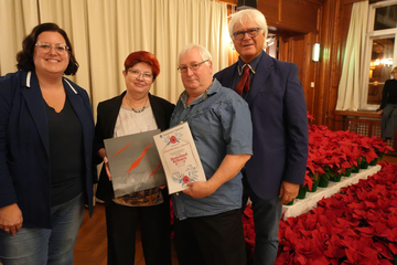Silvia und Edmund Kassecker mit Bgm.in Sabrina Divoky und STR Franz J. Muttenthaler