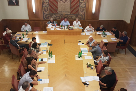 Der Traiskrichner Gemeinderat bei seiner Sitzung im Juni 2024 © Stadtgemeinde Traiskirchen 