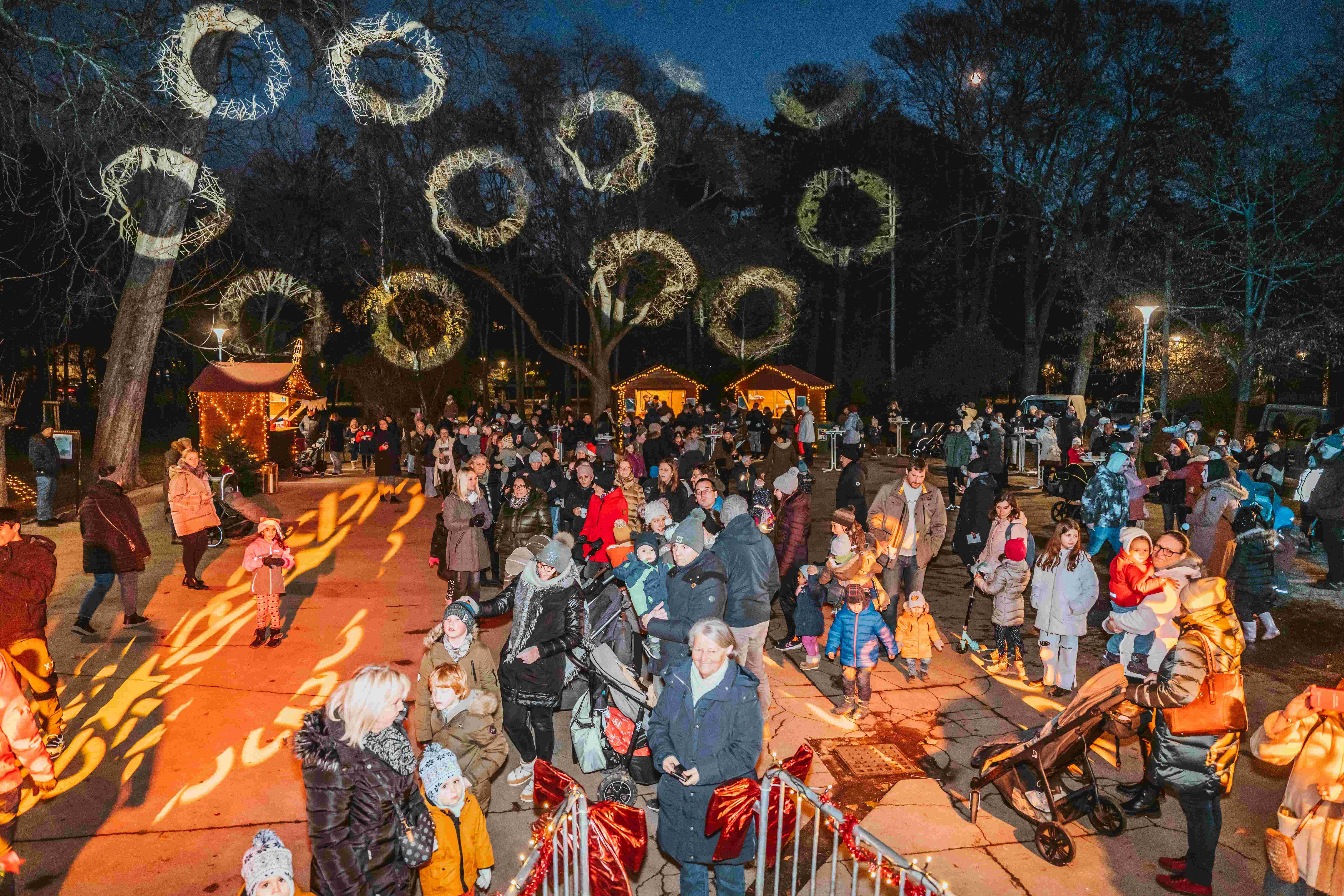 Weihnachtszauber im Park - Perchtenlauf