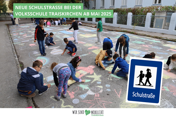 Kinder bemalen die neue Schulstraße