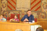 Schüler:innen der VS Tribuswinkel mit Bürgermeister Andi Babler