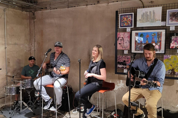 Band spielt live
