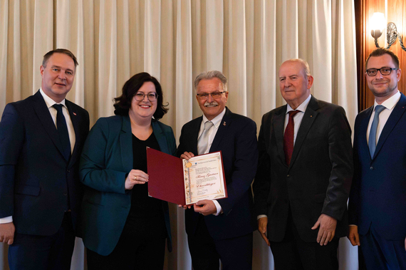 Ehrenbürger Franz Gartner umrandet von Babler, Divoky, Knotzer und Zinnbauer