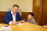 Volksschüler aus Möllersdorf mit Bgm. Andi Babler
