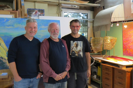 GR Robert Eichinger und STR Mag. Norbert Ciperle besuchten Jack Ink MFA in seinem Atelier.