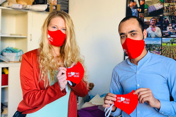 Laura Frischenschlager und Meisterschneider Obaidullah.