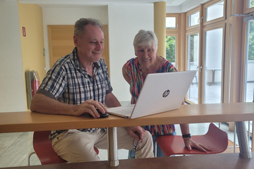 © Stadtgemeinde Traiskirchen Digi-Coach Andreas Berger hilft immer gerne bei technischen Problemfällen.