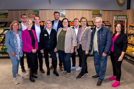 Gruppenfoto zur Eröffnung