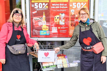 Mithelfer:innen beim Spenden sammeln
