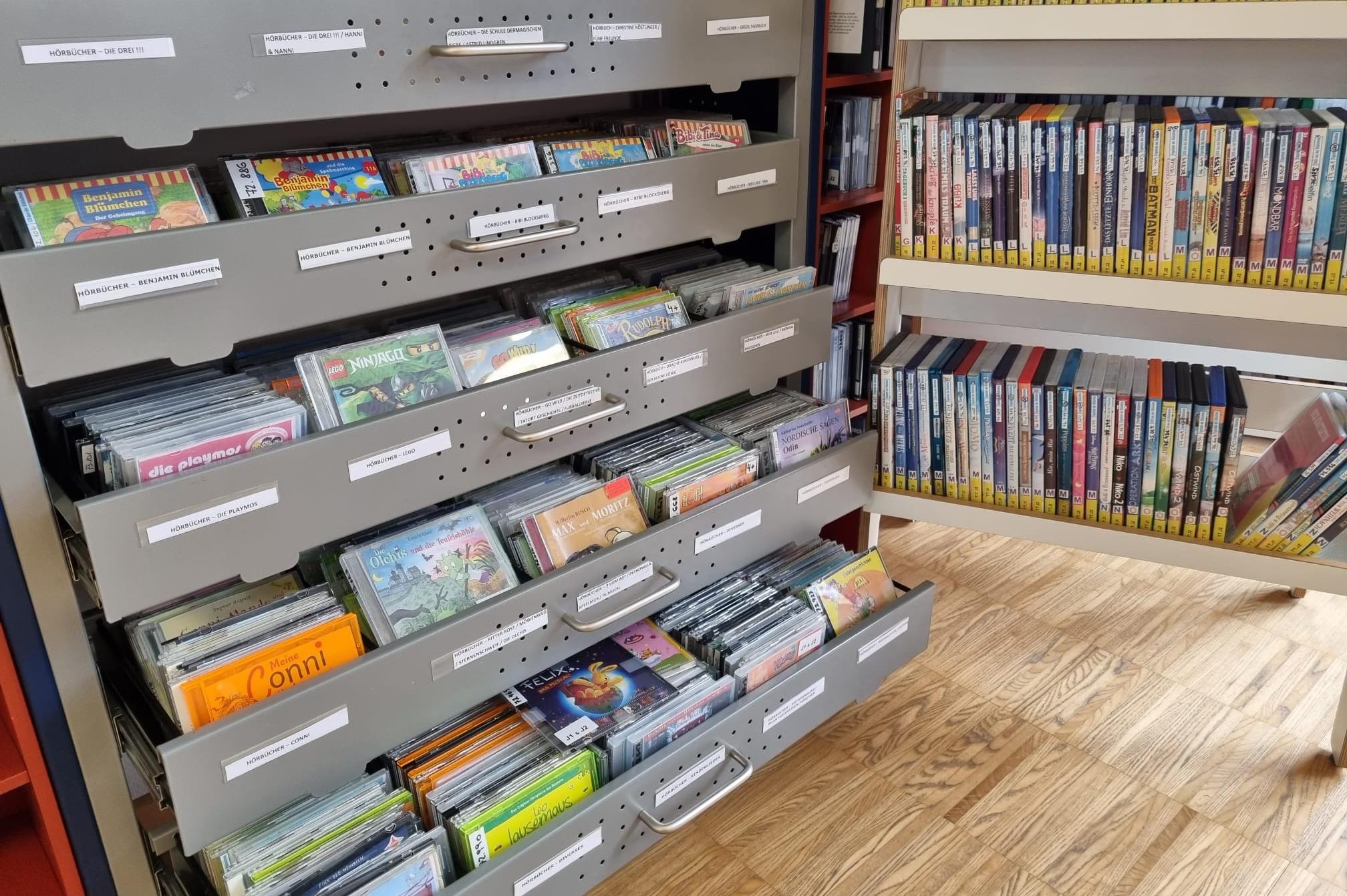 Stadtbibliothek Traiskirchen senkt Preise für DVDs und Hörbücher
