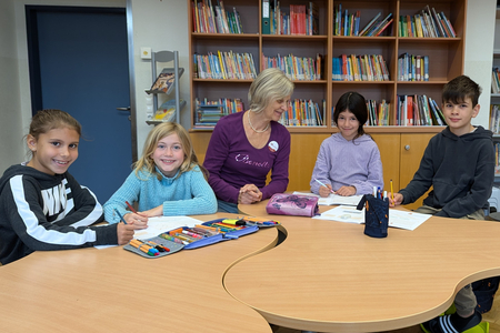 Elisabeth Leichtfried mit vier Kindern