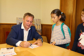 Volksschüler aus Möllersdorf mit Bgm. Andi Babler