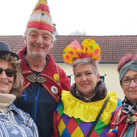 Faschingstrubel auf dem Kirchenplatz in Tribuswinkel