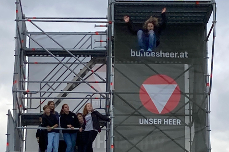 Sprung ins Luftkissen