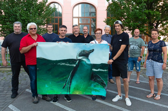 STR Franz Muttenthaler, GR Robert Eichinger und eine Gruppe Künstler.
